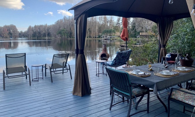 Lutz Cottage | Lakehouse Cozy Suite & Charming Vintage Camper at Little Cypress Guest Suites