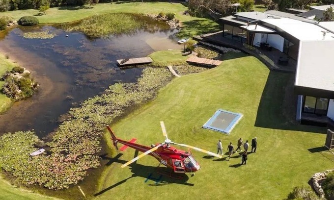 Newhaven House | Lakehouse Estate is on 3 acres with private lake