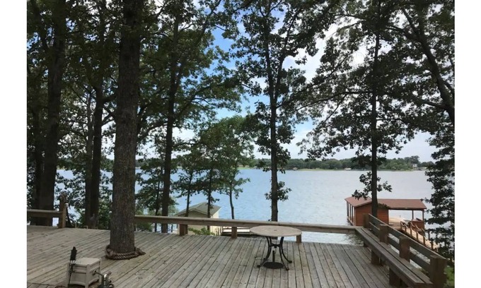 Dogwood House | Lakehouse Getaway!