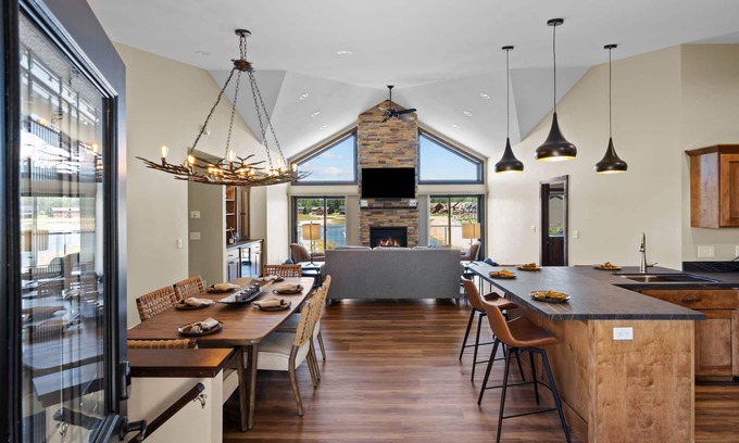 New Lisbon House | Lakehouse on Beach Lake, Wi Hot Tub and Screened in Porch near Castle Rock Lake