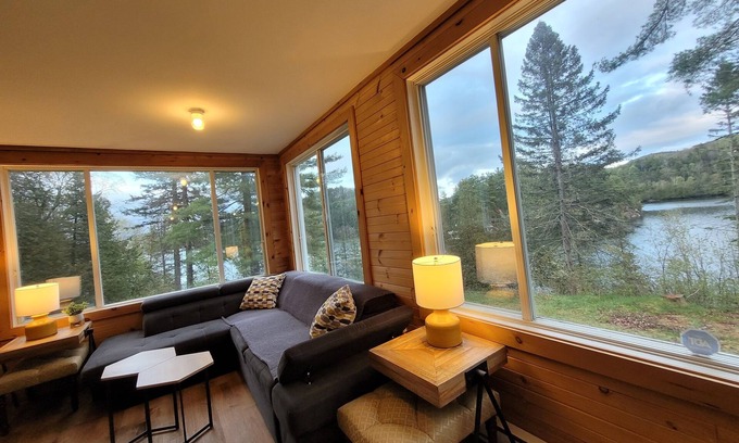 Val-des-Monts House | Lakehouse on Majestic Lac St Pierre