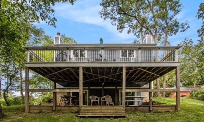 South Gull Lake House | Lakehouse Suite in Richland