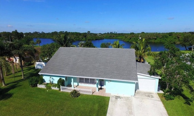 Sebastian Highlands House | Lakehouse with Sunsets only one mile from Indian River Lagoon