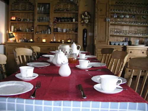 Oughterard Bed & Breakfast | Lakeland Midsummer Lakehouse