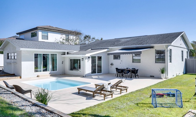 Lakeland House | Lakeland Retreat w/Private Pool & Yard Games!