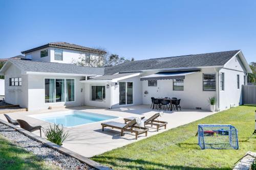 Lakeland House | Lakeland Retreat with Private Pool and Yard Games!