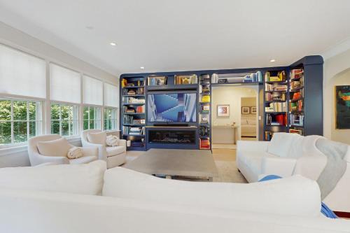 Lakeside House | Lakeshore Haven