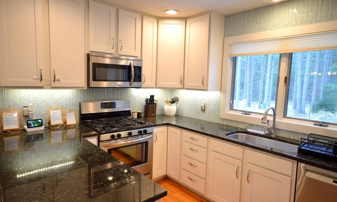 West Olive House | Lakeshore Hideaway | 4 Bed, 2.5 Bath