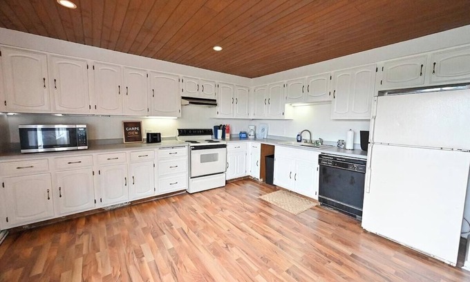 Capitol Beach House | Lakeshore Landing - Unique 3 Story Condo