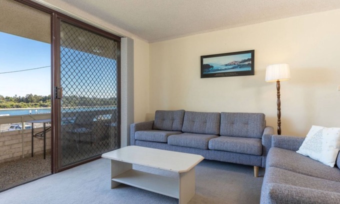 Forster Apartment | Lakeshore Lodge 2: 2 BR, 1 BA Apartment in Forster, Sleeps 4
