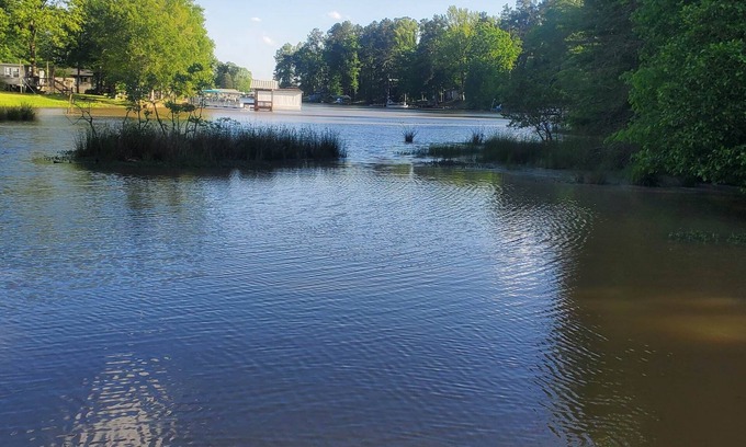 Cross Hill House | Lakeshore Lookout: Lakefront Home on Lake Greenwood - Cross Hill, SC