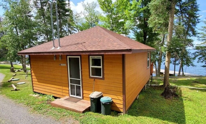 Ray Cabin | Lakeside 2 Bedroom Dockside Cabin