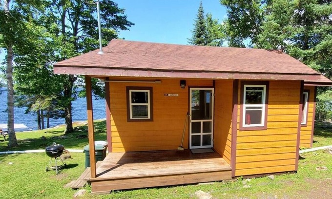 Ray Cabin | Lakeside 2 Bedroom Glacier Cabin on Kab