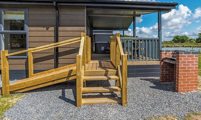 Woodhall Spa Ski Chalet | Lakeside 3 Pet Friendly