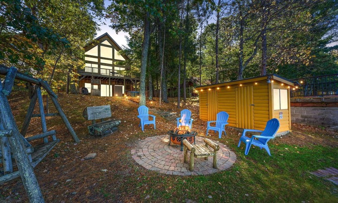 Brainerd Cabin | Lakeside: 4 Kings, Room4Groups, Hot Tub, Dock, Firewood