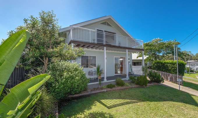 Nords Wharf House | Lakeside Bliss - Your Coastal Family Escape