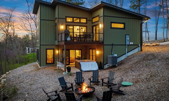 Innsbrook House | Lakeside Cabin Escape Hot Tub Fire Pit