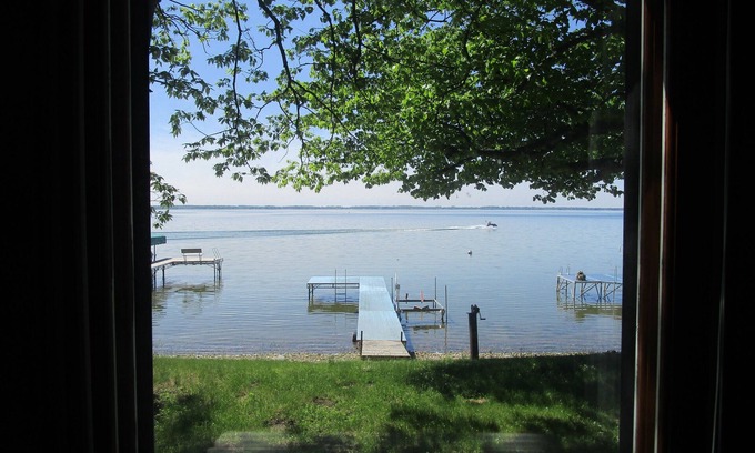 Spicer House | Lakeside Cabin on Beautiful Green Lake