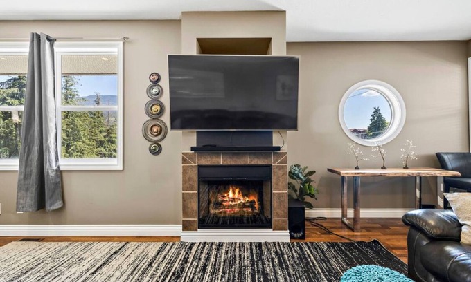 Sicamous Condo | Lakeside Condo, boat slip included/heated garage for Sledders in Winter !
