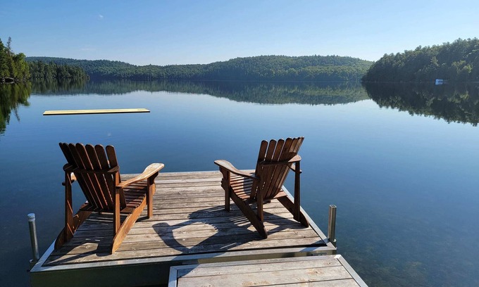 Low Ski Chalet | Lakeside Cottage,Beach,Hot Tub,Wifi,Arcade,MovieRm