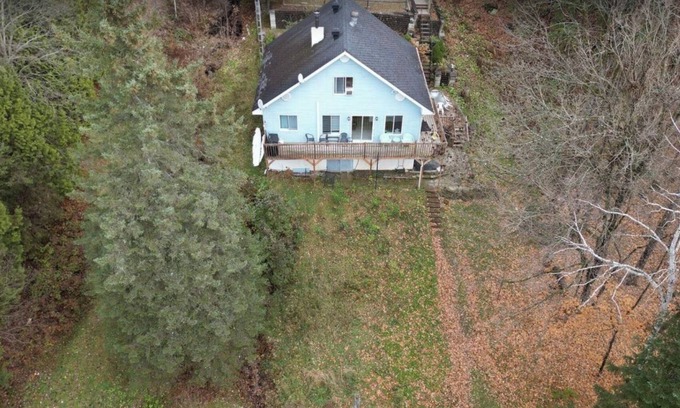Saint-Calixte Cottage | Lakeside cottage on Lake Siesta - peaceful pet-friendly haven