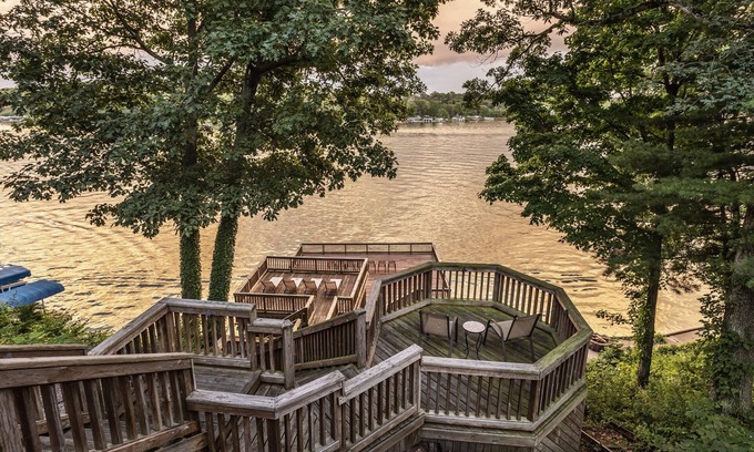 Monticello Cottage | Lakeside Cottage w/Spacious Multi-level Deck and Outdoor Living Space