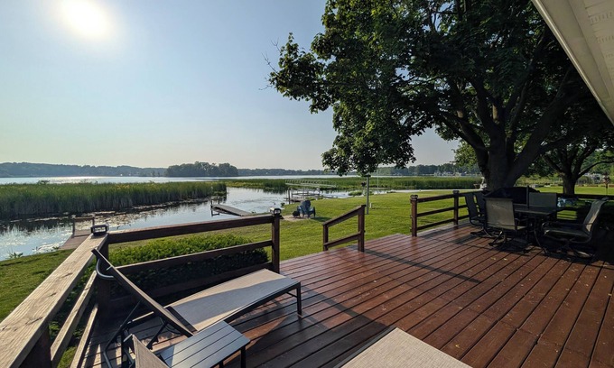 Hillsdale Cottage | Lakeside Cottage with Kayaks and Dock in Hillsdale