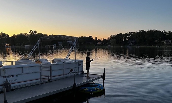 Frontier Boat Rental | Lakeside Cruise, Bird Lake, Osseo MI