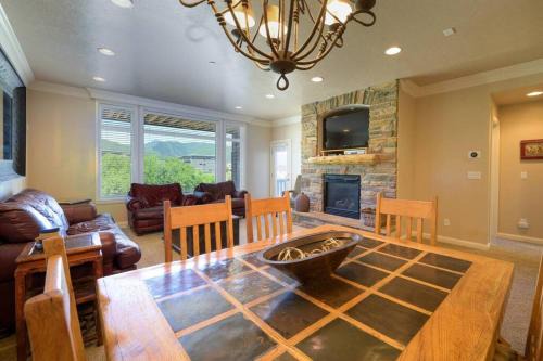 Ogden House | Lakeside Escape 1 BR with Resort Amenities