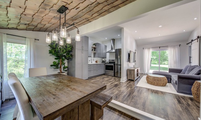 Brechin House | Lakeside Escape 3-Bedroom Bungalow with a Hot Tub