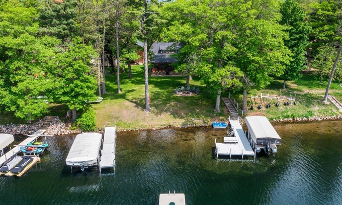 Crosby House | Lakeside Escape | Water Fun, Cycling & More!