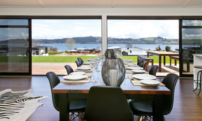 Rainbow Point House | Lakeside Estate - Rainbow Point Holiday Home