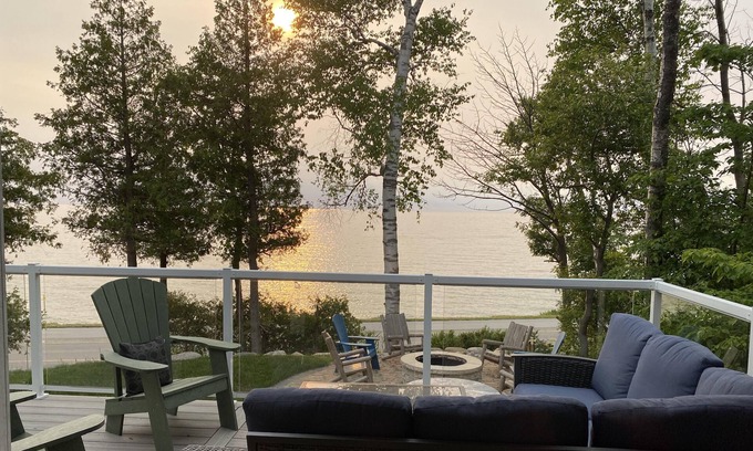Saugeen Shores House | Lakeside Executive Home facing west on Lake Huron-watch the sunset every evening