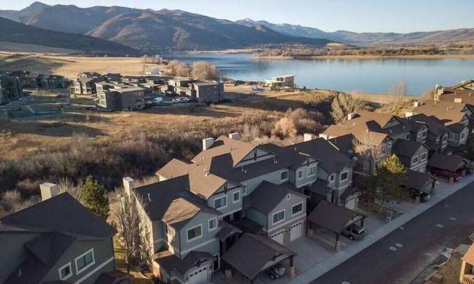 Ogden House | Lakeside Funscape | Pool | Pickleball | Hot Tub
