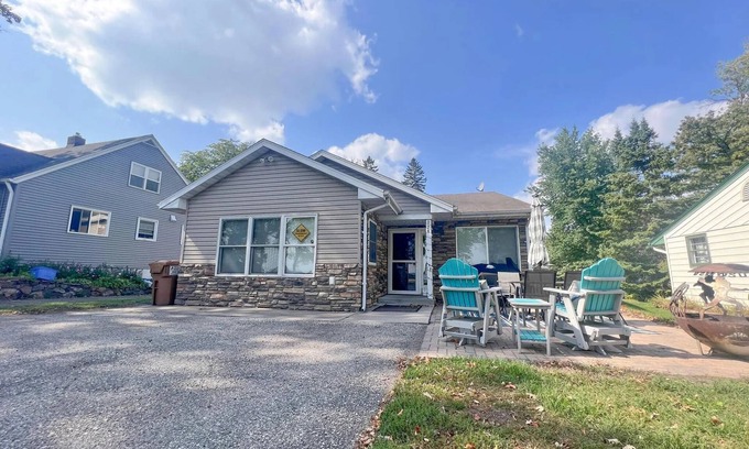 Detroit Lakes House | Lakeside Gem ~ Walk to Marina ~ Private Beach/Dock