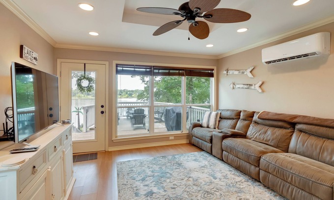 Jefferson House | 'Lakeside Haven' w/Deck & Views in Jefferson!