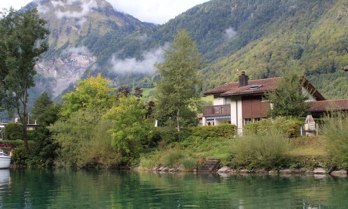 Lungern House | Lakeside Home in the Alps