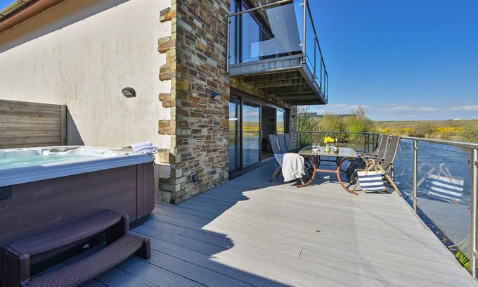 Winnard's Perch House | Lakeside House on Retallack Resort with Hot Tub 110