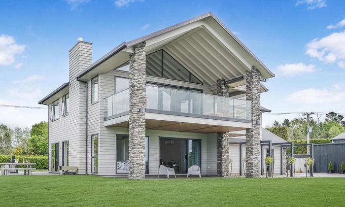 Cambridge House | LakeSide Karapiro Downstairs Apartment
