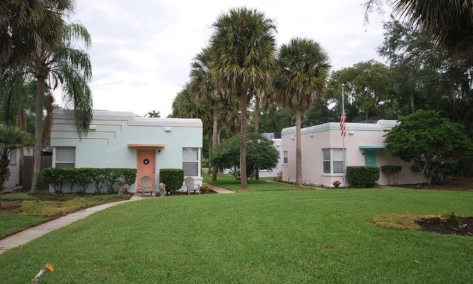 Lake Davis - Greenwood Cottage | Lakeside - Lake Davis Art Deco Cottage 1C