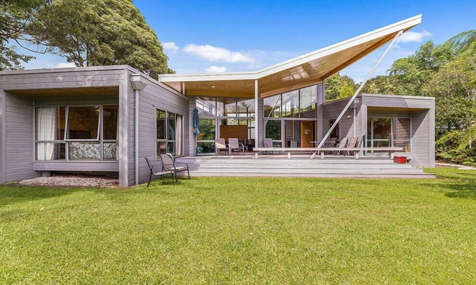 Lake Tarawera Cottage | Lakeside Landing - Lake Tarawera Holiday Home