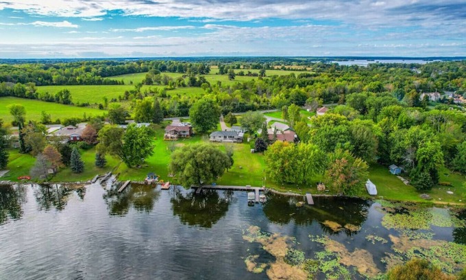 Selwyn House | Lakeside Living: *BBQ Fun, Boat Deck & Playground*