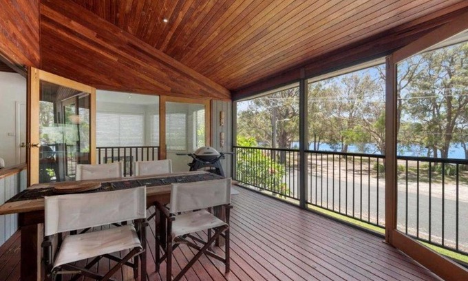 Laurieton House | Lakeside Lodge
