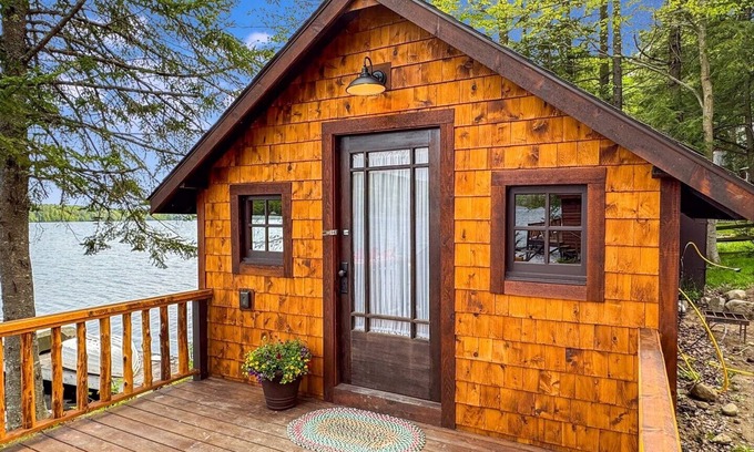 Inlet Cottage | Lakeside Lodge - Lakeview Cottage
