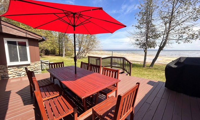 St Ignace House | Lakeside Lodge on Lake Huron