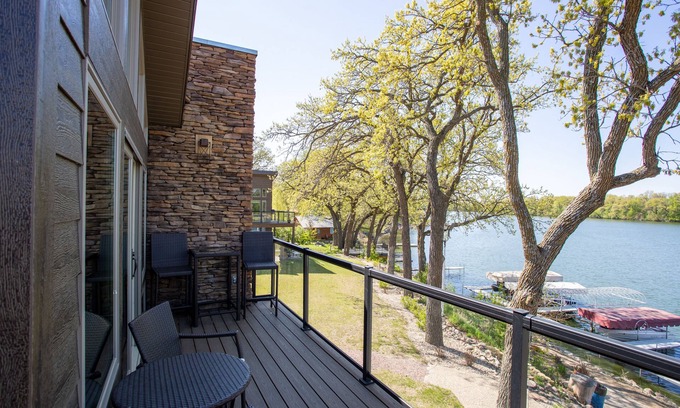Fairmont Cabin | Lakeside Luxury Condo