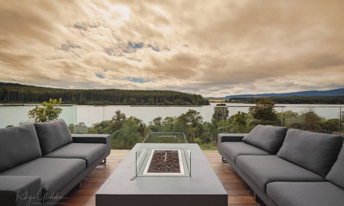 Mangakino House | Lakeside Luxury Retreat with Boat Charter Option