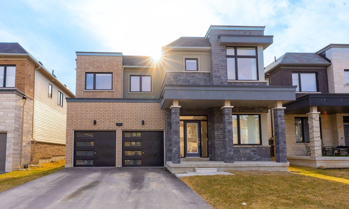 Clarington House | Lakeside Modern House 4BR - Steps to the lake