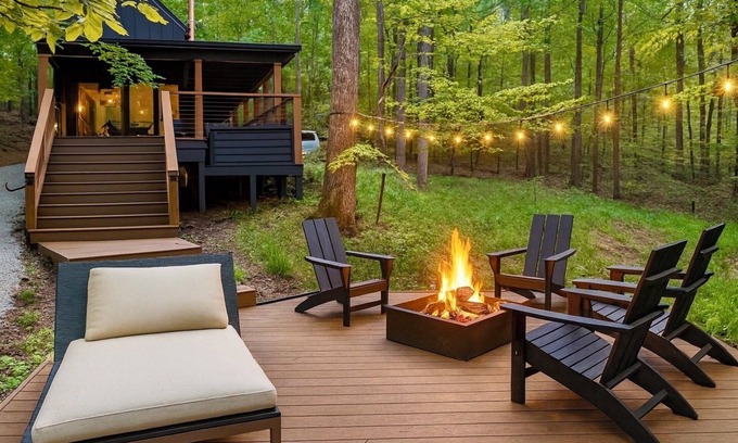 Rockbridge Cabin | Lakeside Modern Tiny Cabin w/Hot Tub, Kayaks, Fishing & Arcade - Hocking Hills!