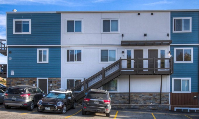 Dillon Condo | Lakeside One-Bedroom with Balcony/Views! Close to Keystone.